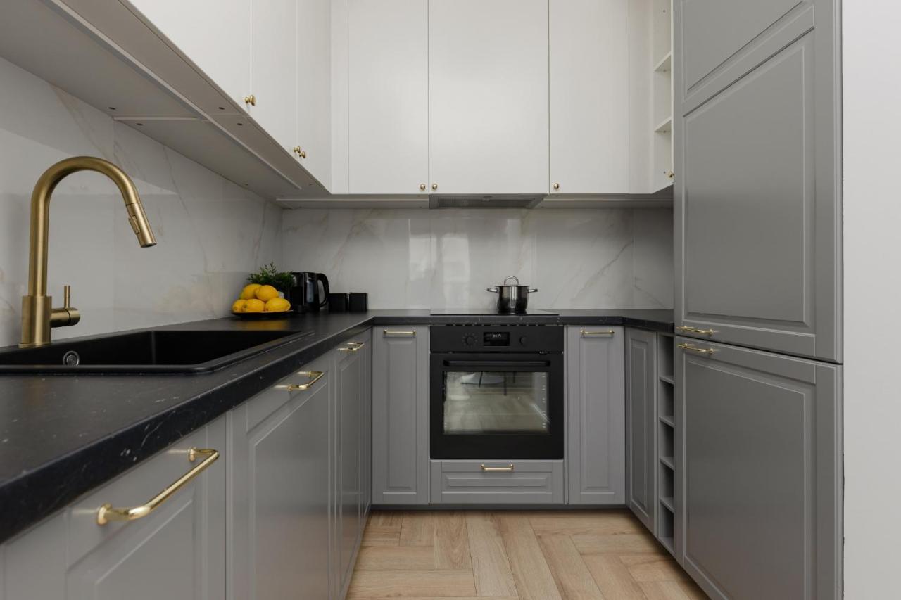 Stylish Apartment Kolejowa & Parking & Balcony By Noclegi Renters Varşovia Exterior foto