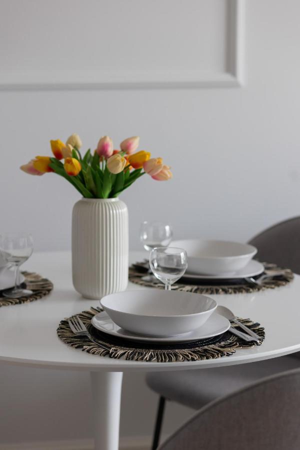 Stylish Apartment Kolejowa & Parking & Balcony By Noclegi Renters Varşovia Exterior foto